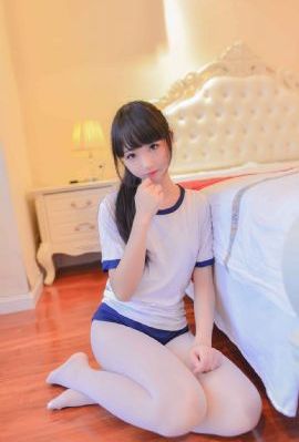 摸美女丝袜大腿内侧视频_BD英语免费高清观看